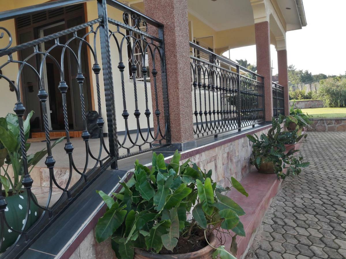 Airport Link Guest House Entebbe Exterior foto